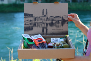 Geschenkkorb mit Schweizer Spezialitäten Züri-Chistli Delikatessen Zürich Box lokal Mitbringsel