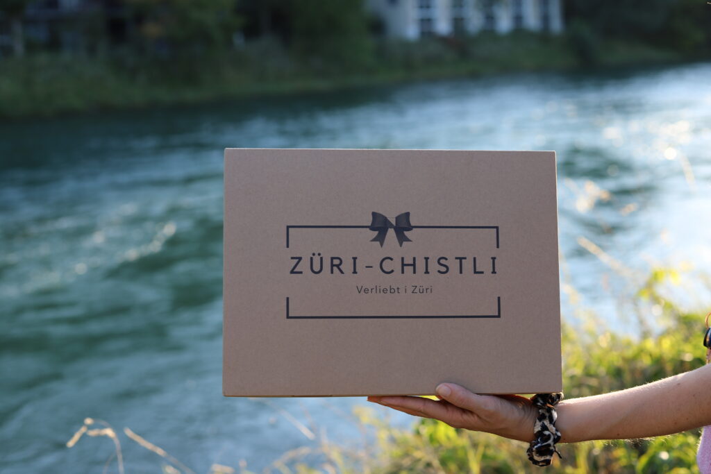 Geschenkkorb mit Schweizer Spezialitäten Züri-Chistli Delikatessen Zürich Box lokal Mitbringsel
